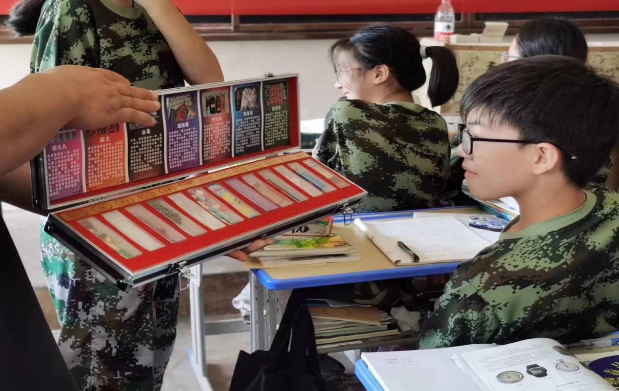 宿松县东洪初中开展"拒毒品与邪教,倡导安全无毒生活"宣传教育活动