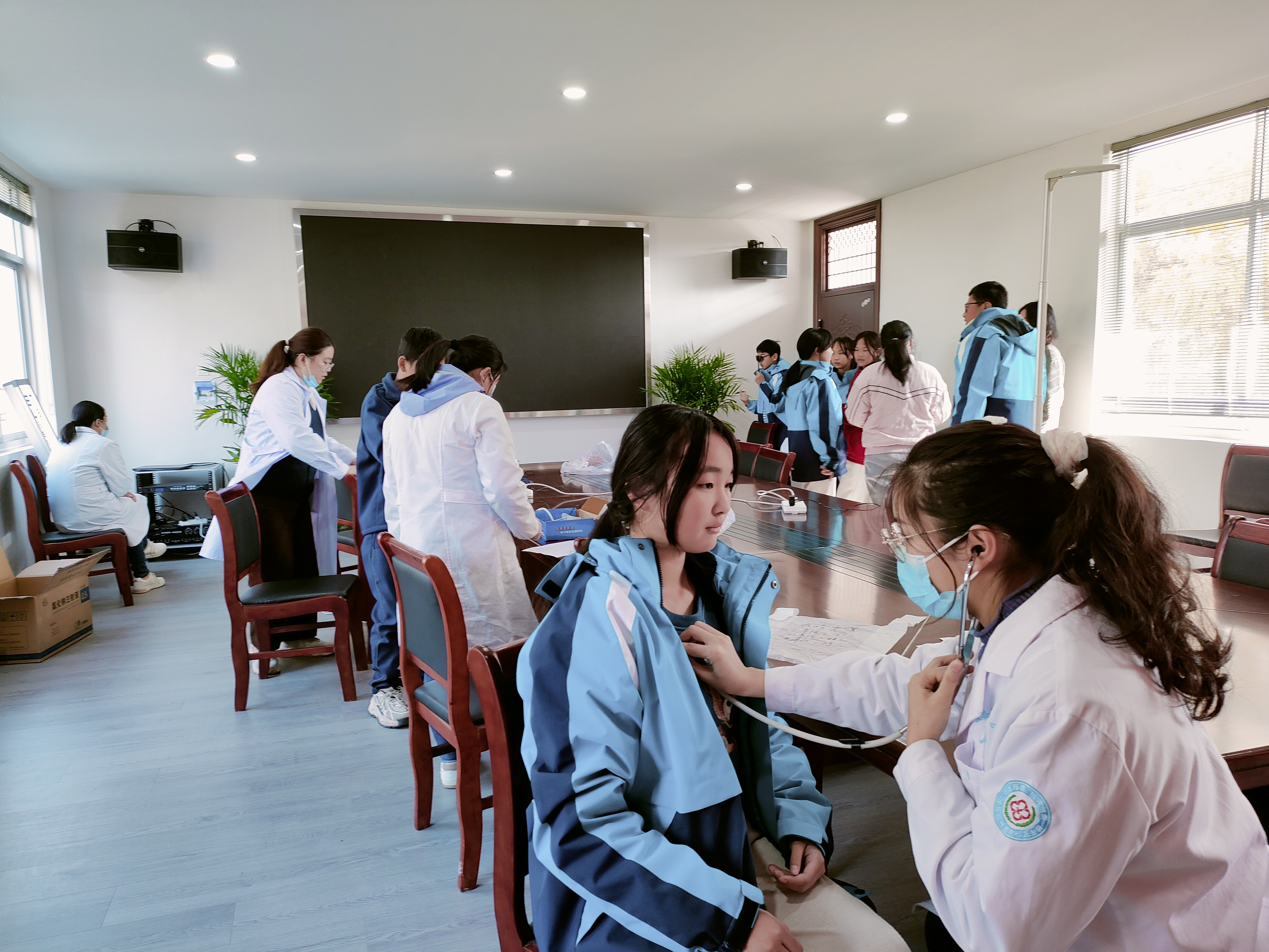 泾县云岭镇中心卫生院:开展辖区内学生健康体检活动